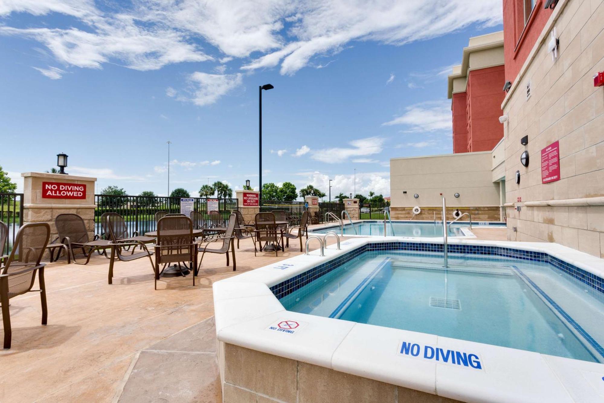 Drury Inn & Suites Fort Myers Airport Fgcu ภายนอก รูปภาพ